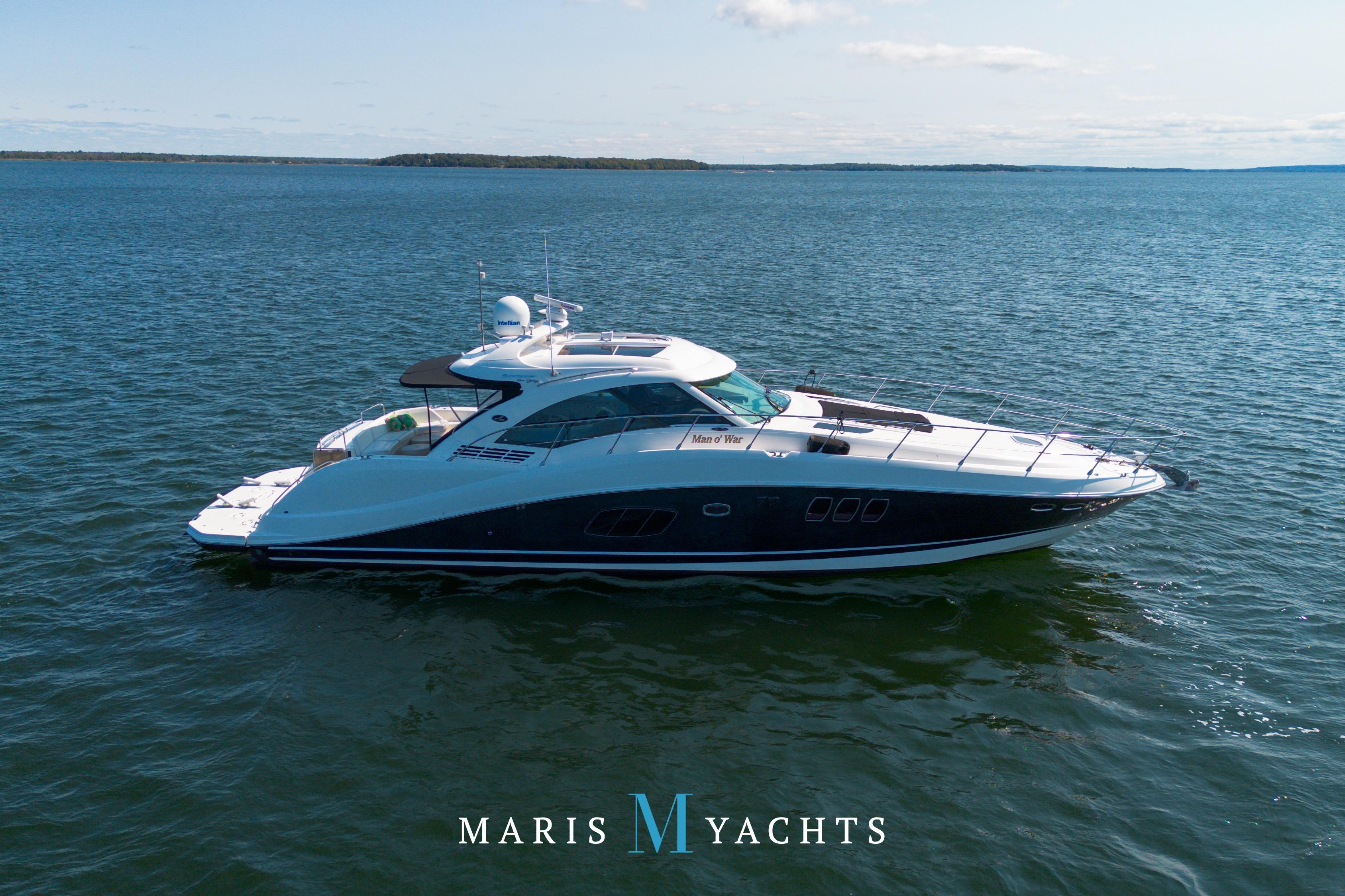 Sea Ray 55 Sundancer 2009 Sea Ray 55 Sundancer yacht cruising on open water.