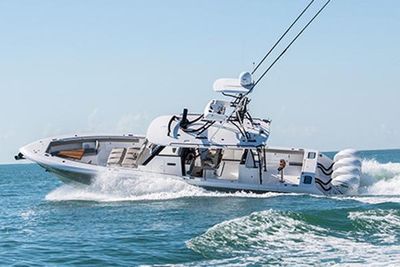 Everglades 435 Center Console Boat