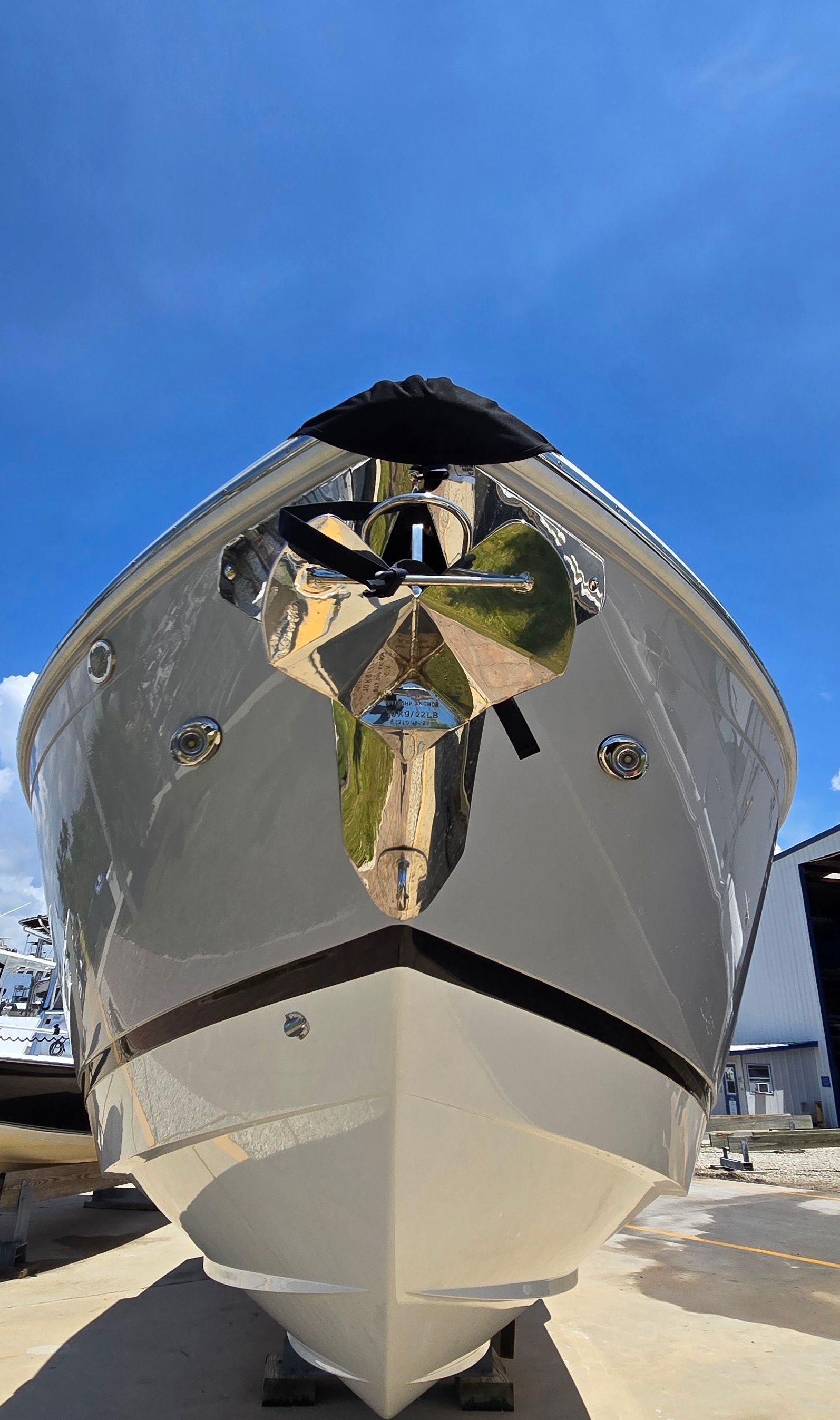 2023 Cobalt R33 Outboard