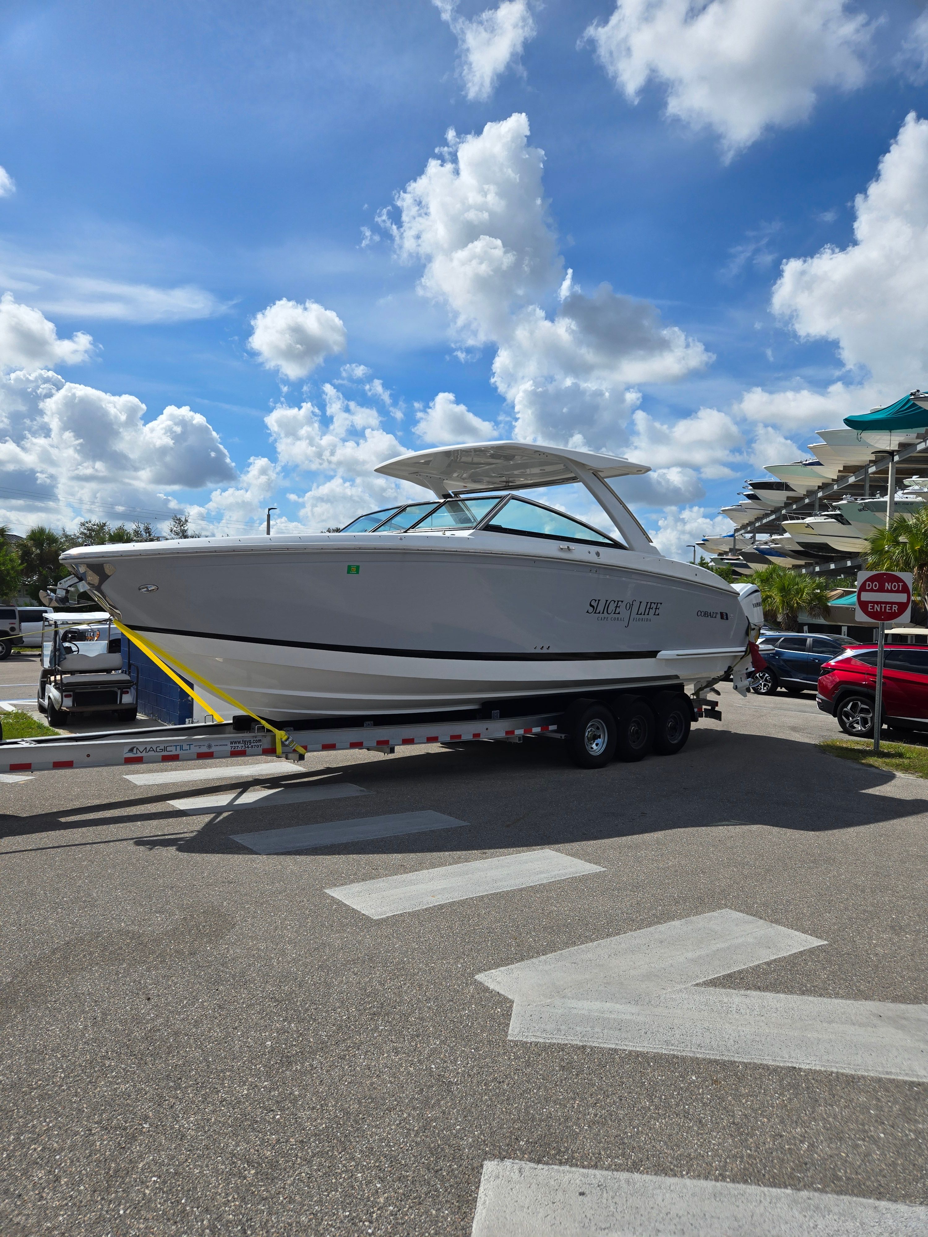 2023 Cobalt R33 Outboard
