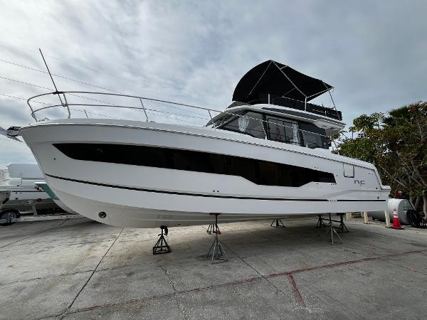 Jeanneau NC Weekender 1295 Fly 2024 Jeanneau NC Weekender 1295 Fly on stands, side view.