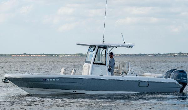 Sea Hunt Escape 27 2022 Sea Hunt Escape 27 boat cruising on open water with a person onboard.