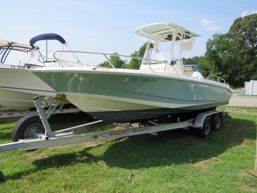 2023 Boston Whaler 220 Dauntless