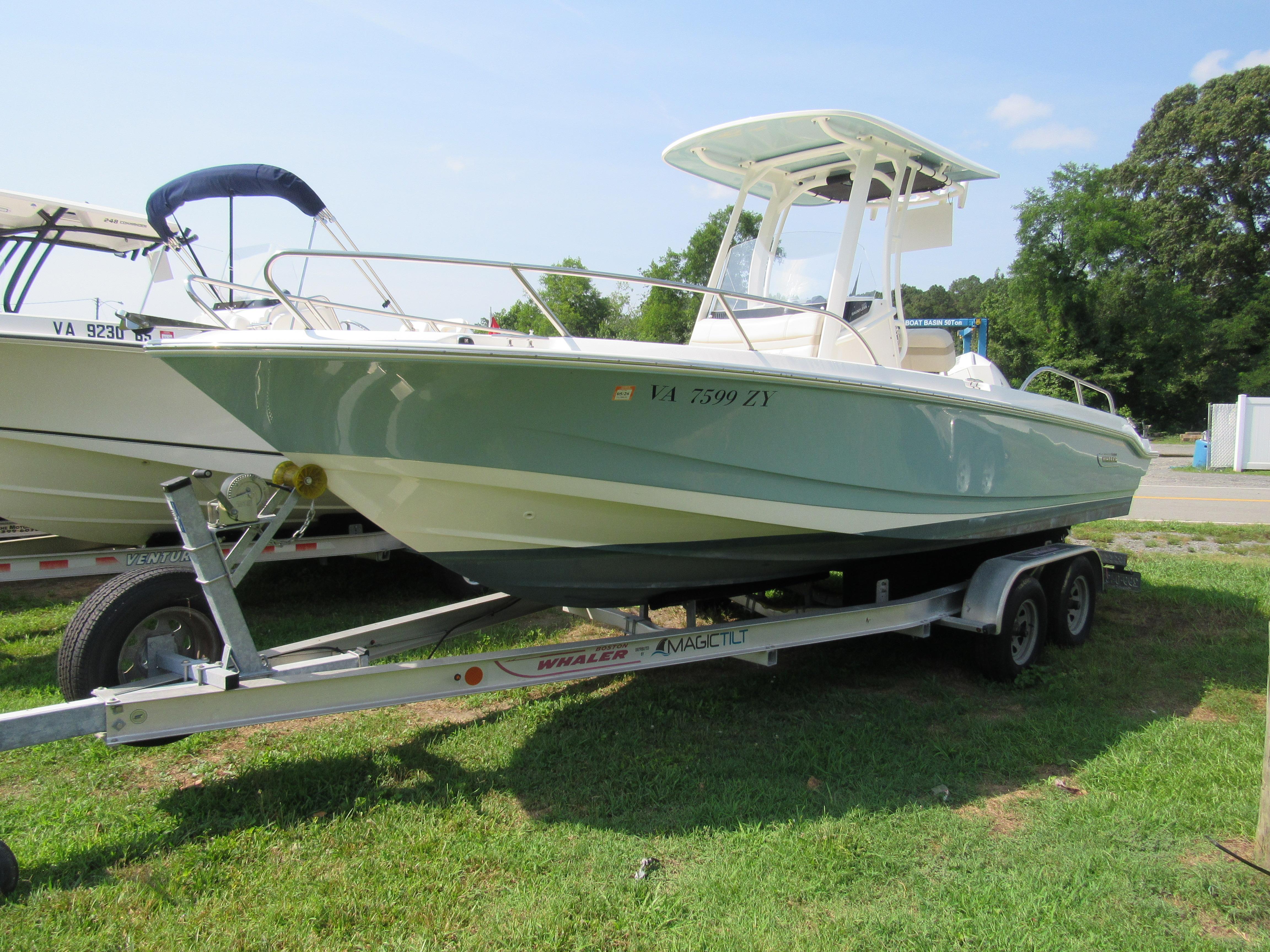 2023 Boston Whaler 220 Dauntless
