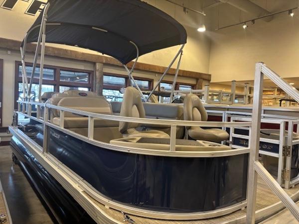 Ranger Reata 200F 2024 Ranger Reata 200F pontoon boat with canopy in showroom.