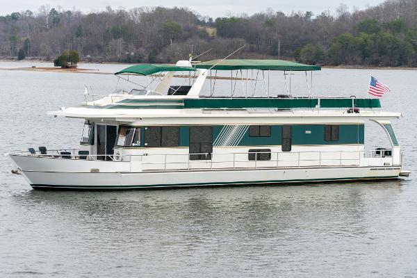 70 river yacht