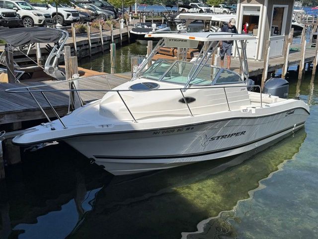 2002 Seaswirl 2301 Striper