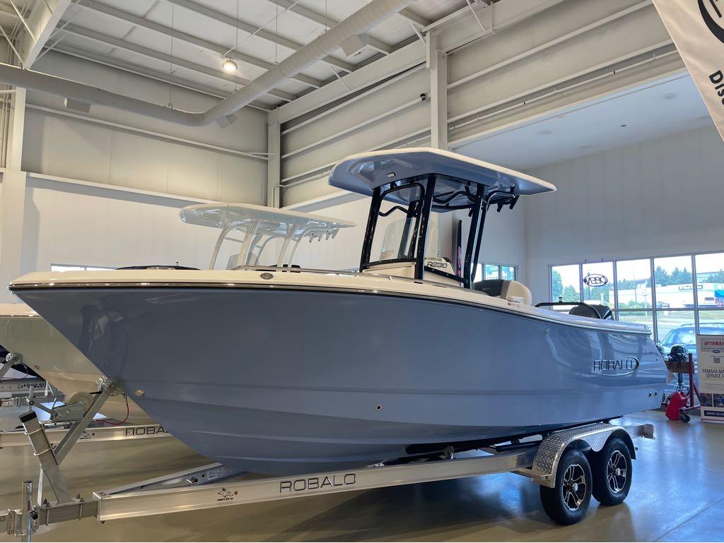 2024 Robalo R230