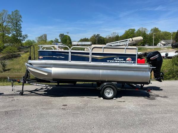 Sun Tracker Bass Buggy® 16 XL Select 2023 Sun Tracker Bass Buggy® 16 XL Select pontoon boat on trailer.