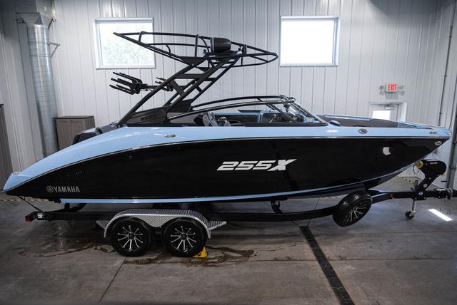 2025 Yamaha Boats 255XD