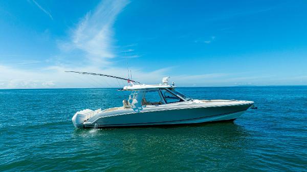 2021 Boston Whaler 380 Realm