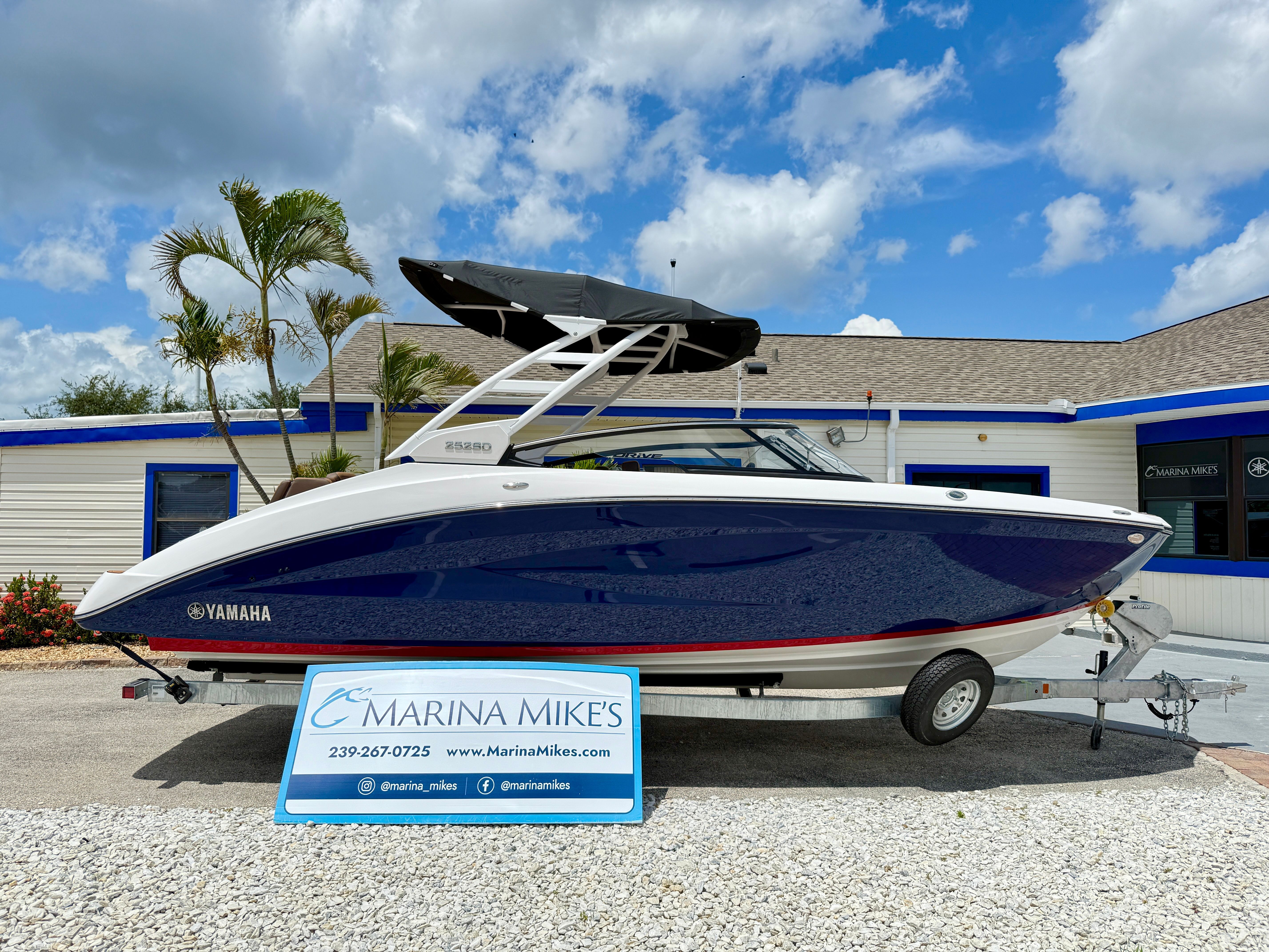 2025 Yamaha Boats 252 SD