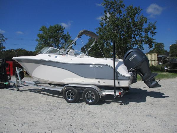 2025 Sea Fox 228 Traveler