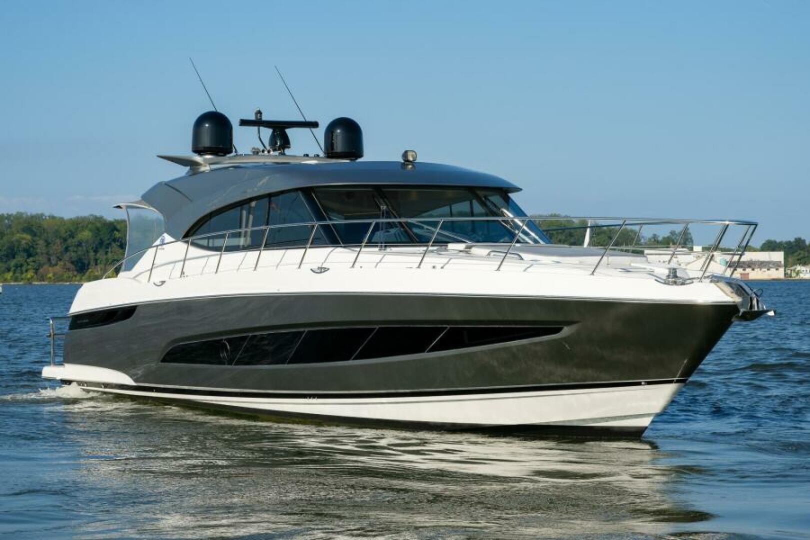 2020 Riviera 5400 Sport Yacht