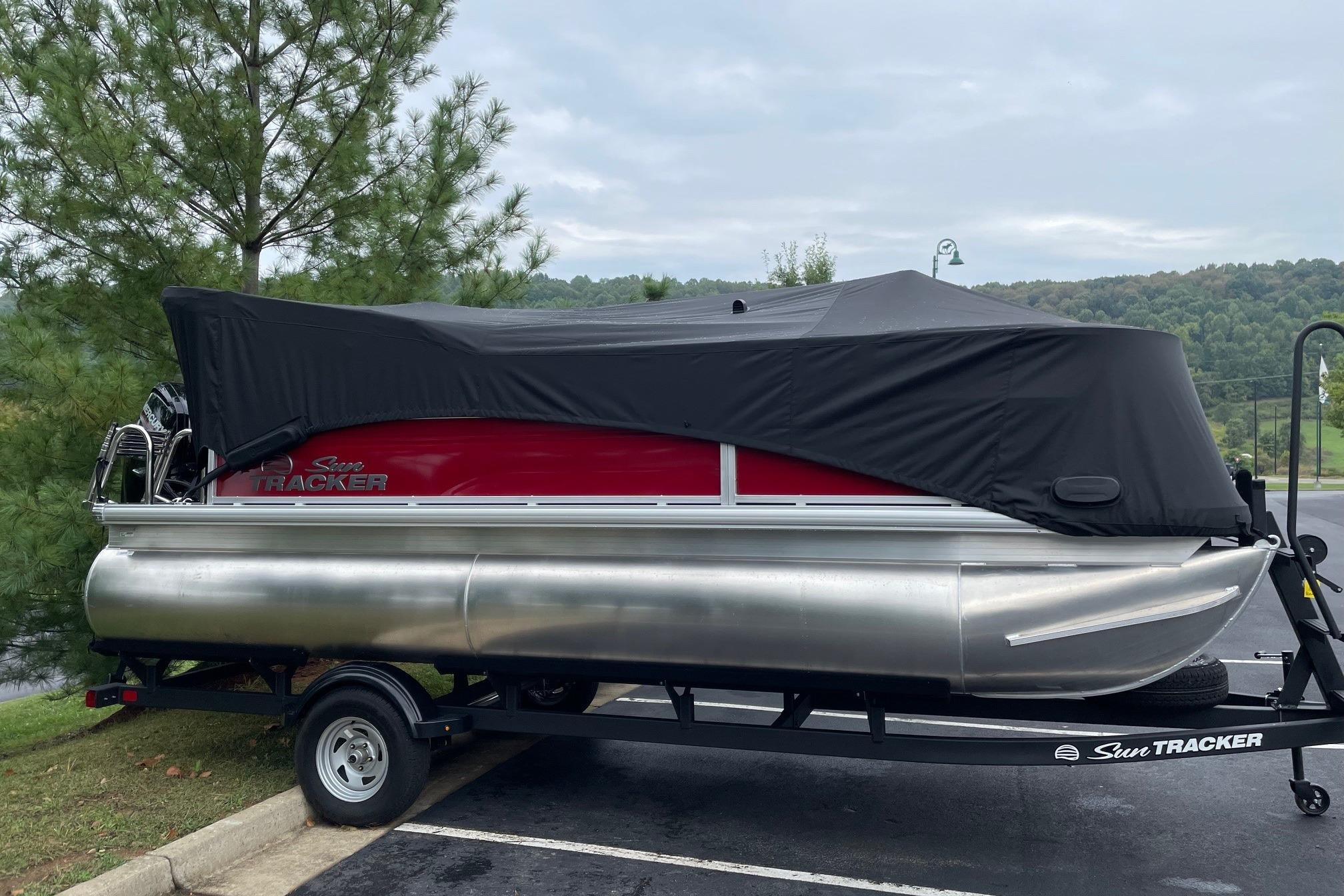2026 Sun Tracker Party Barge 18 DLX