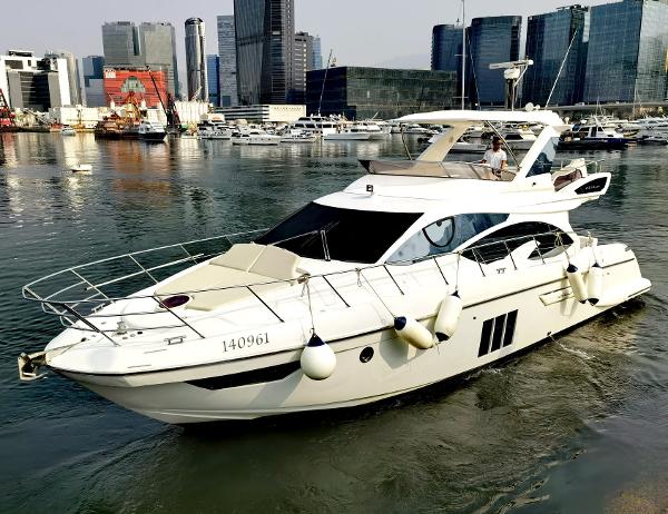 Azimut 54 Fly