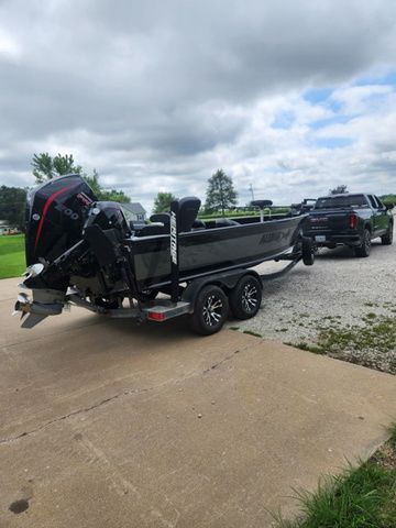 2022 Alumacraft Competitor Shadow 205 Tiller