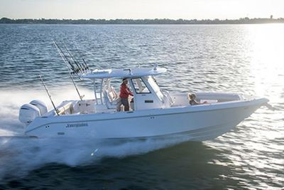 Everglades 335 Center Console Boat