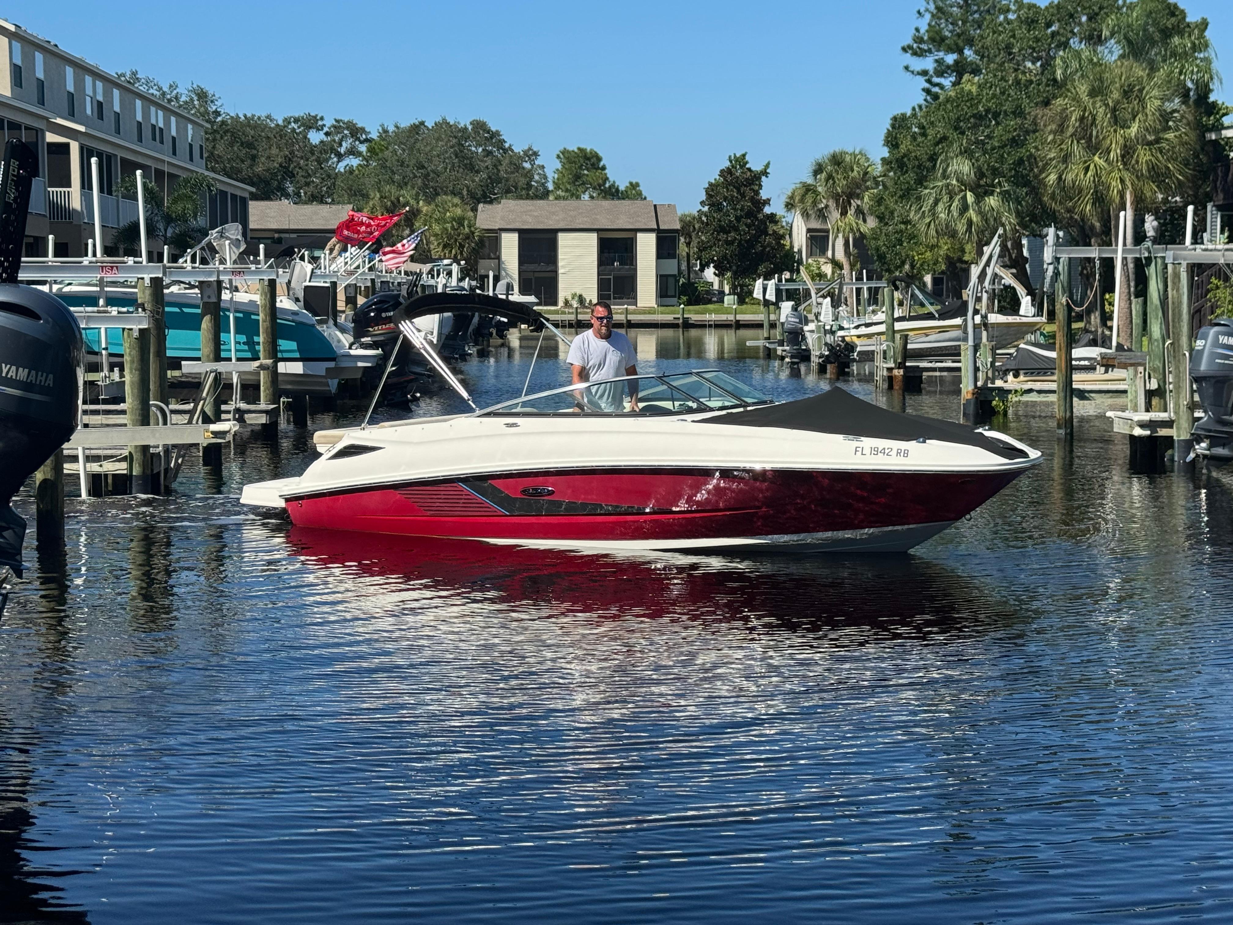 2013 Sea Ray 240 Sundeck