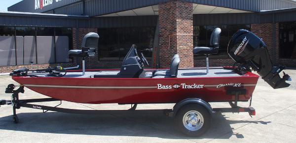 2025 Tracker Bass Tracker Classic XL