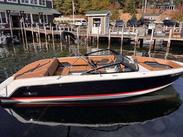 Cobalt CS23 2025 Cobalt CS23 boat docked at a marina with tan seating and sleek design.