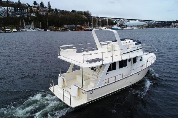 2025 Helmsman Trawlers 38 Sedan