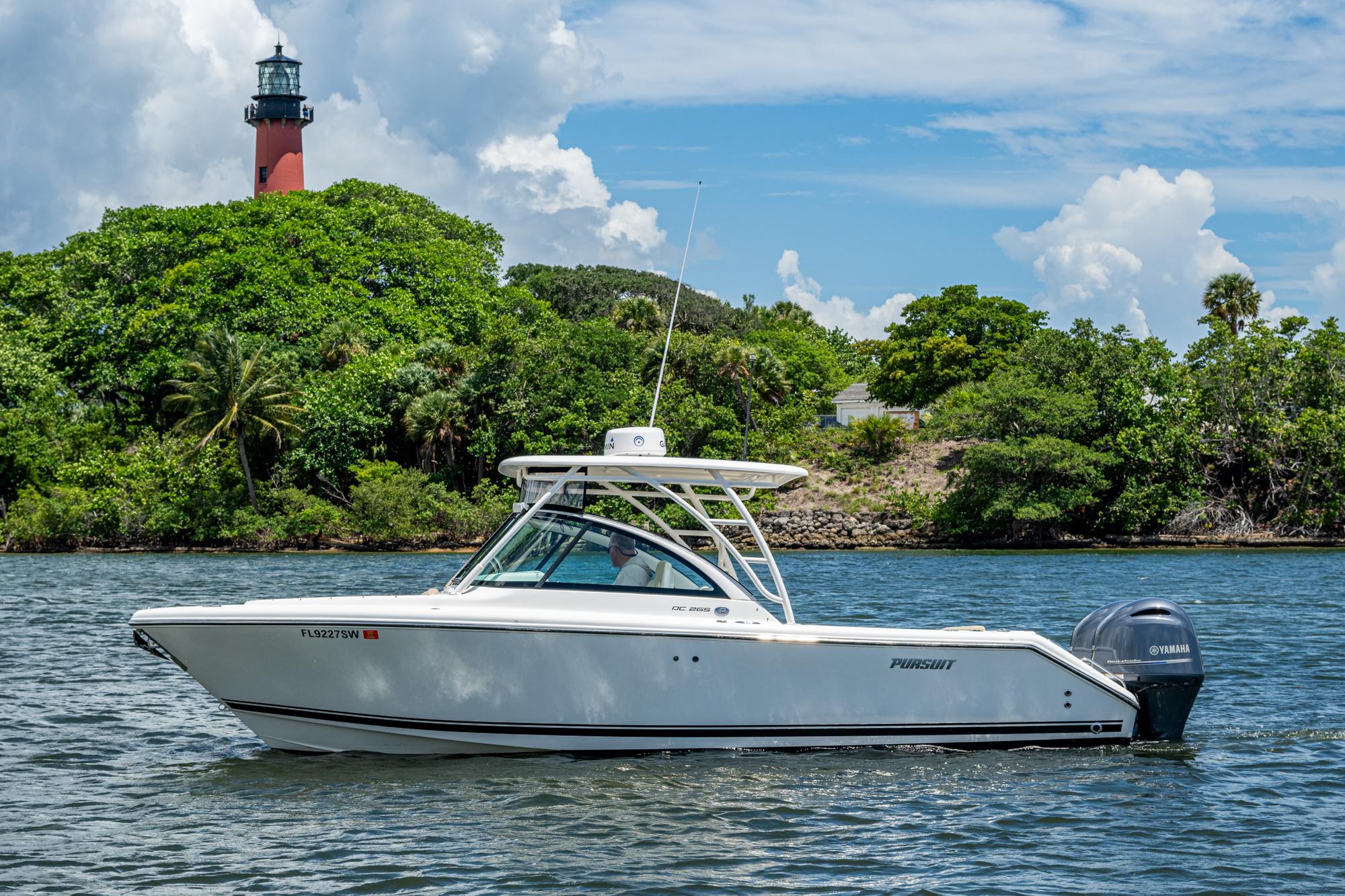 2019 Pursuit DC 265 Dual Console