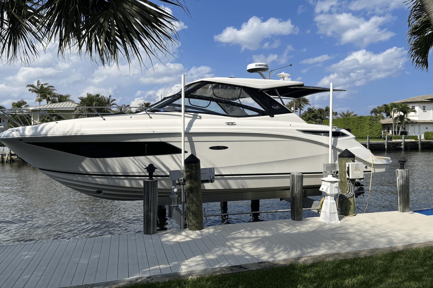 2020 Sea Ray 320 Sundancer