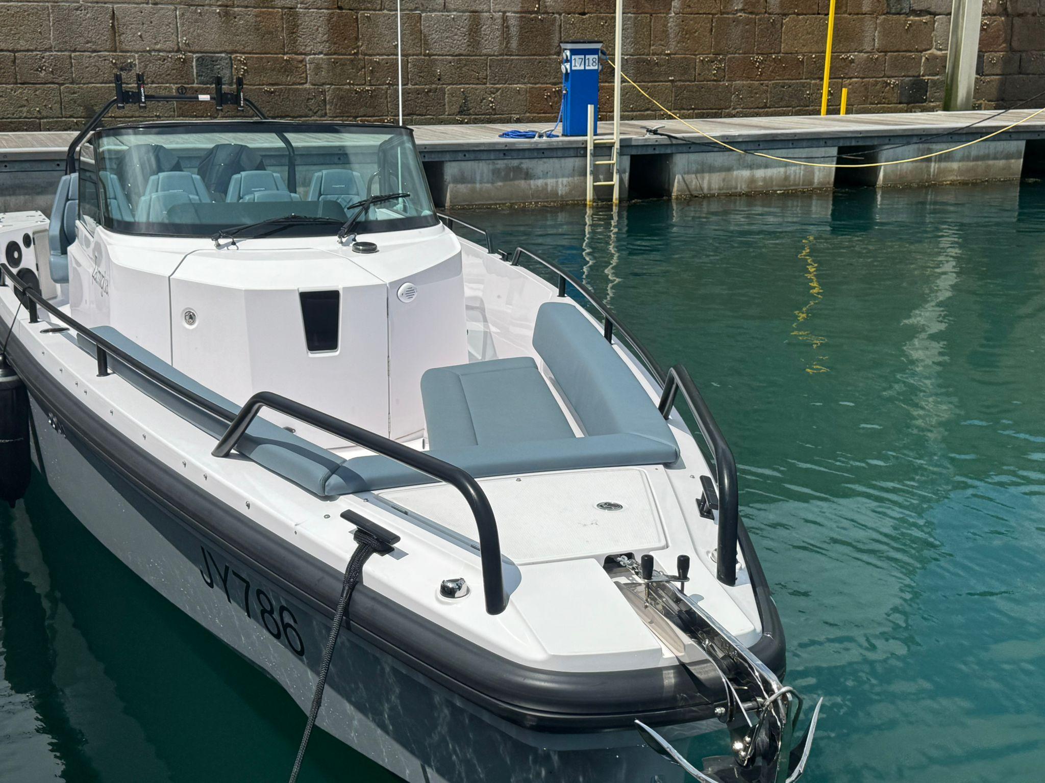 2023 Axopar 28