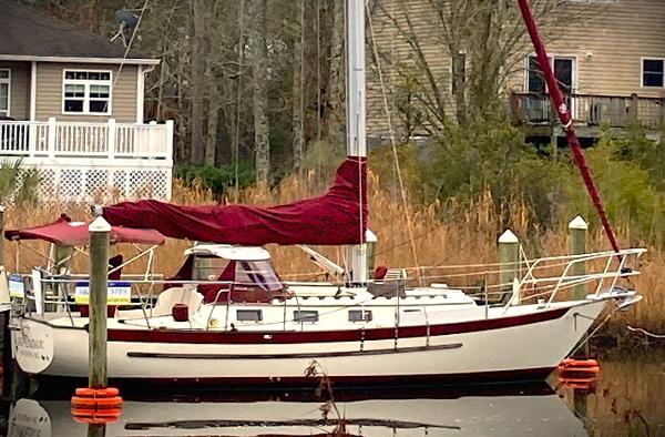 Pacific Seacraft 31 2019 Pacific Seacraft 31 sailboat docked by a lakeside house.