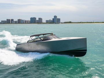 2015 VanDutch 40