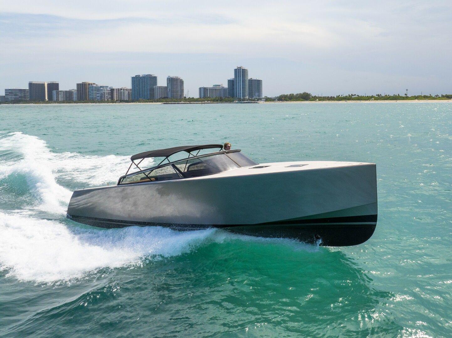 2015 VanDutch 40