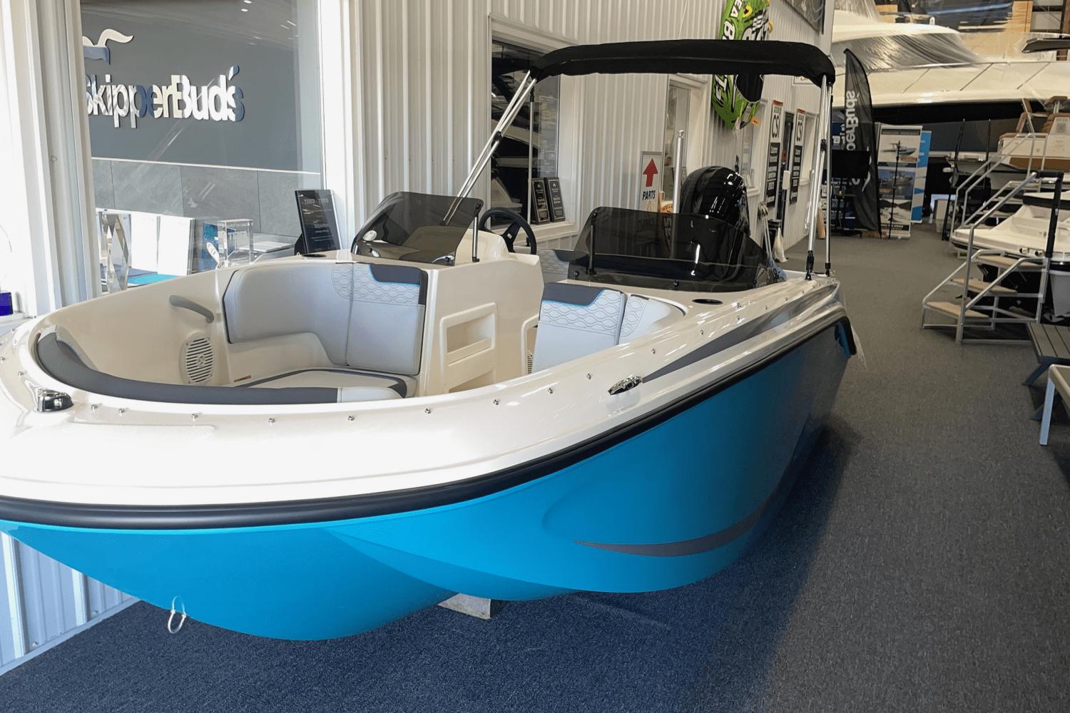 2025 Bayliner M17
