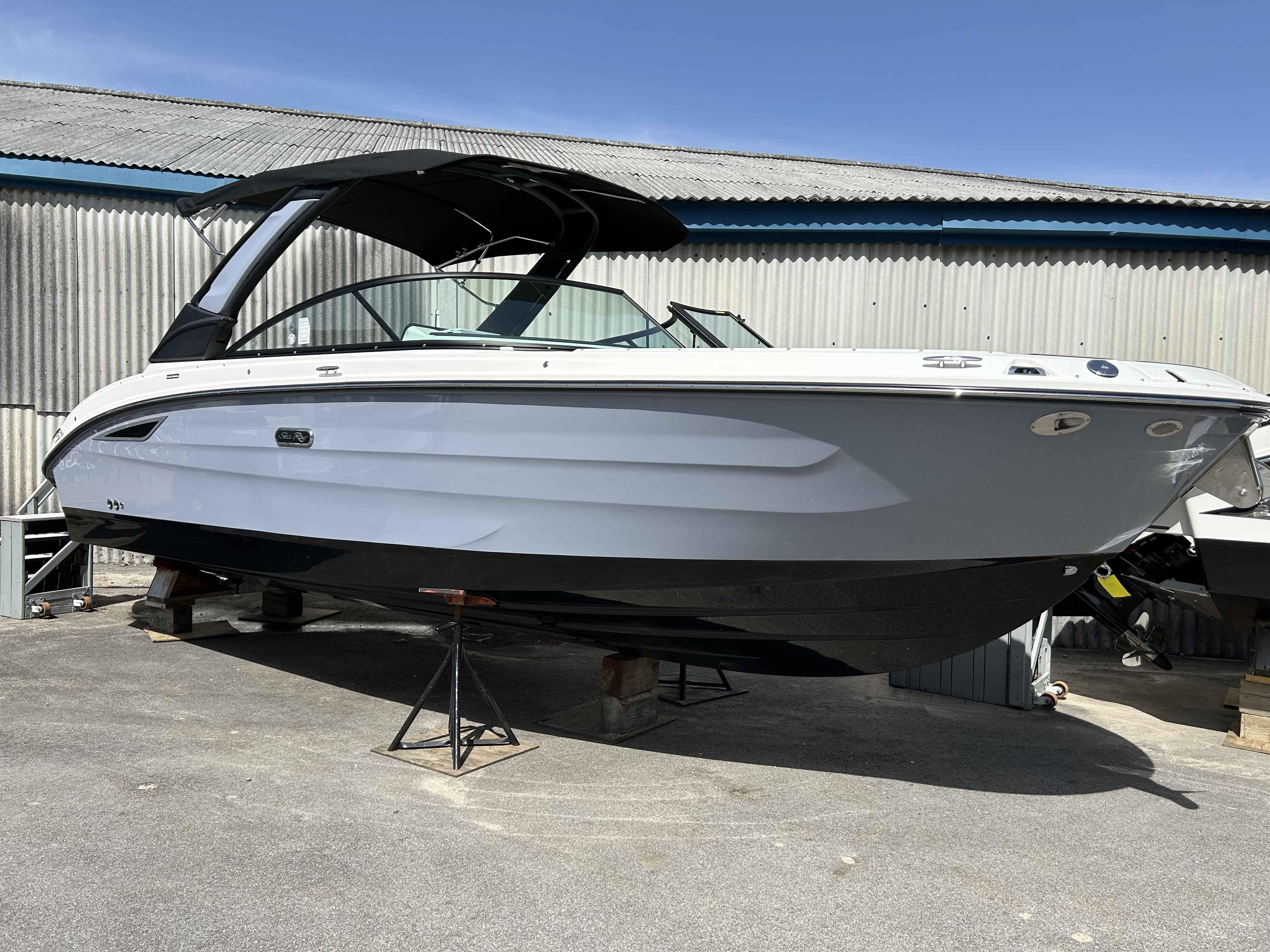 2025 Sea Ray SDX 270