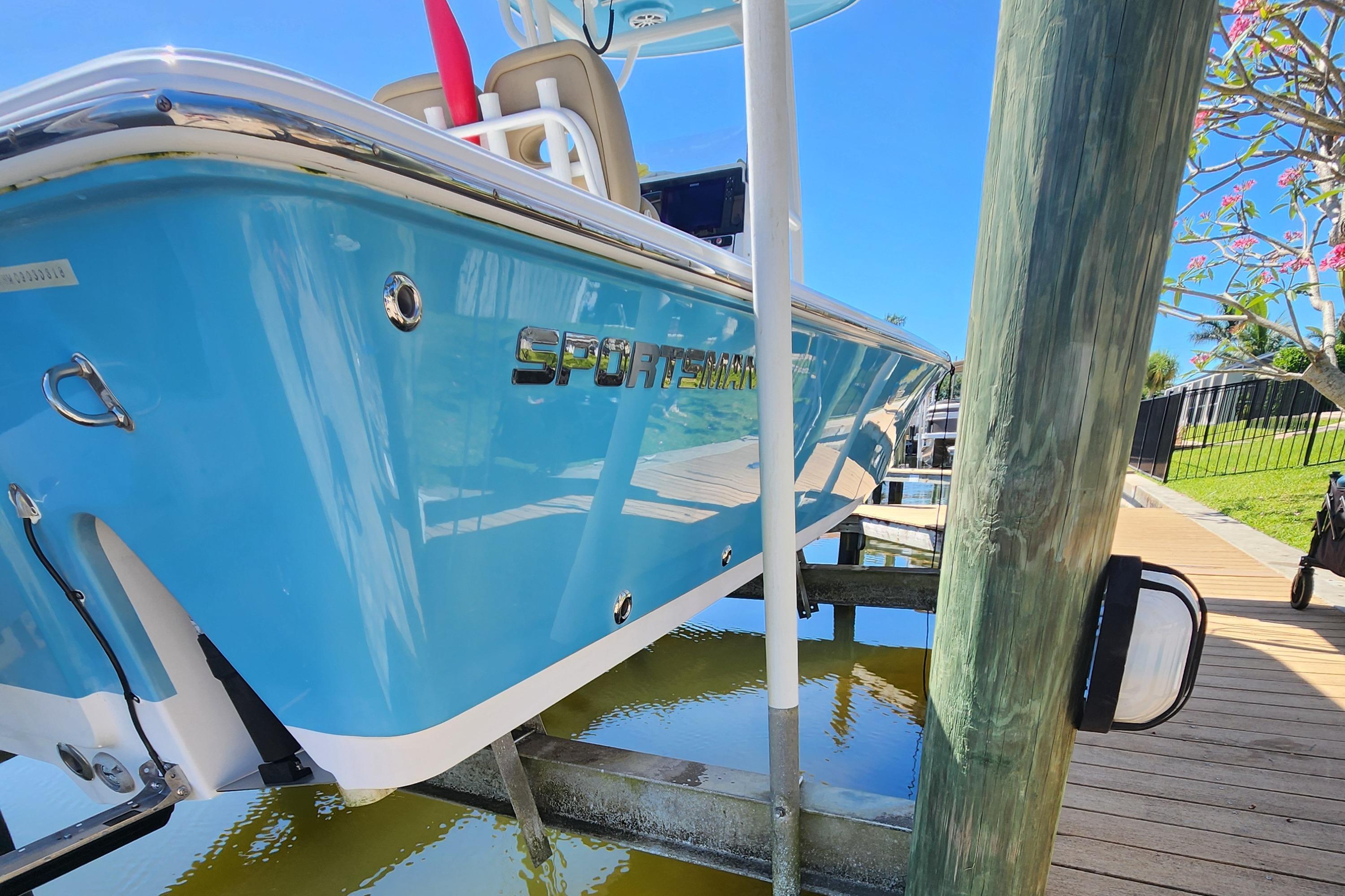 2018 Sportsman Masters 247 Bay Boat