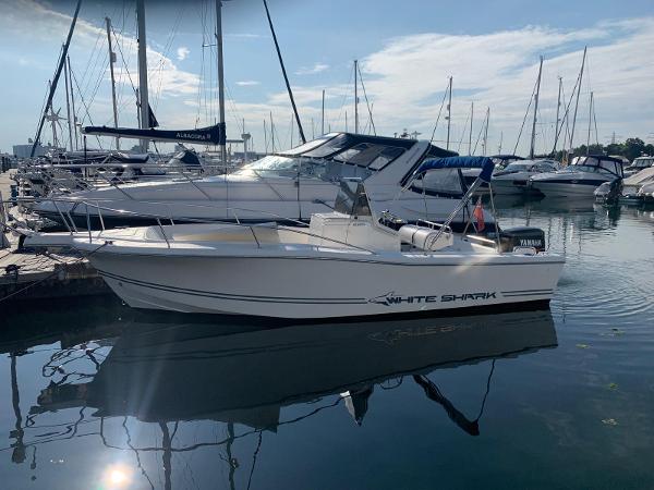 1998 White Shark 225