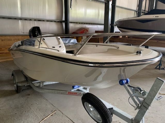 Boston Whaler 130 Super Sport 2025 Boston Whaler 130 Super Sport boat on trailer in storage facility.
