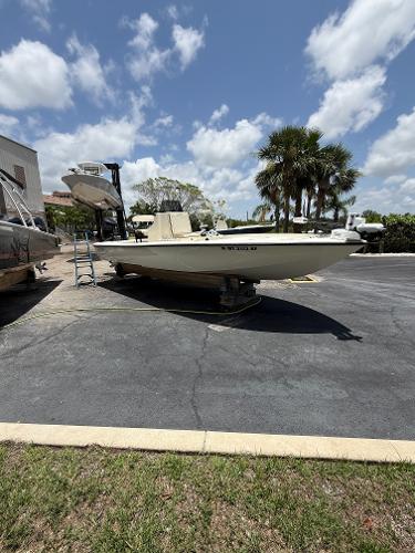 Yellowfin 24 Bay CE