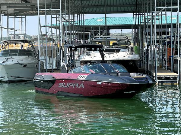 Supra SE 550 2019 Supra SE 550 boat docked in marina, surrounded by other vessels.