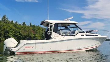 2023 Boston Whaler 325 Conquest