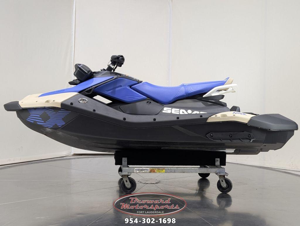 2025 Sea-Doo Wake™ 170 BRP Premium Audio, iDF, iBR