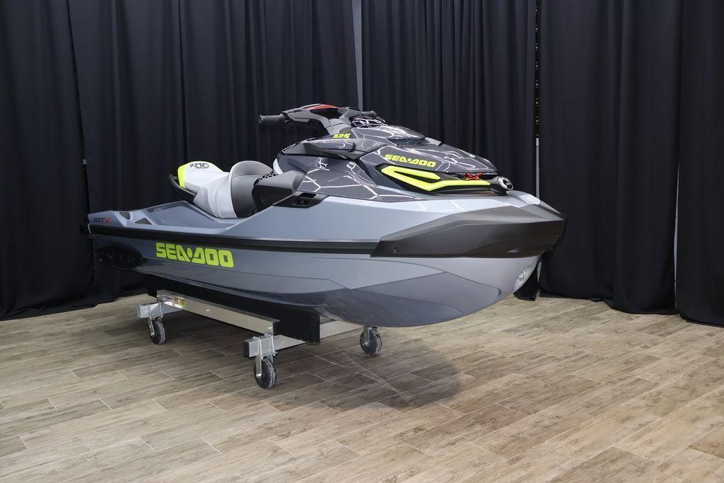 Sea-Doo RXT-X™ 325 Ice Metal / Manta Green