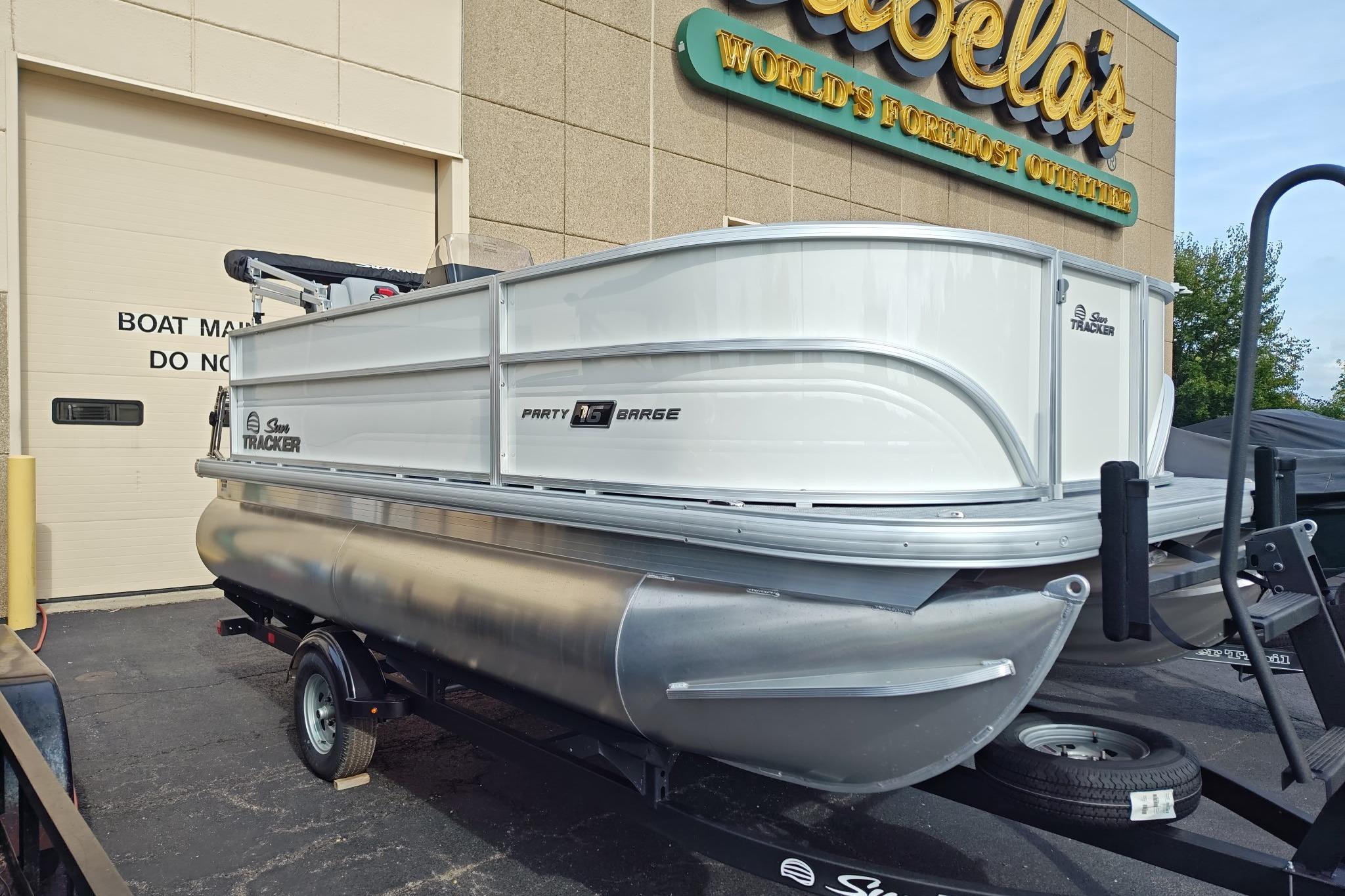 2026 Sun Tracker Party Barge 16 DLX