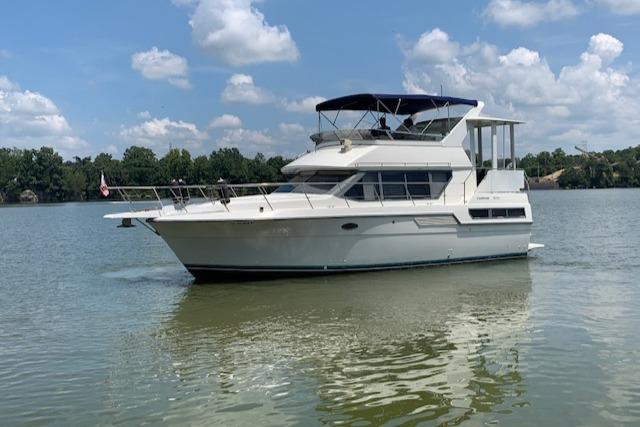 1995 Carver 370 Aft Cabin