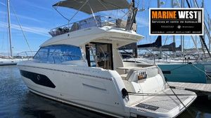 Prestige 420 Fly 2021 Prestige 420 Fly yacht docked at Marine West, showcasing luxury design.