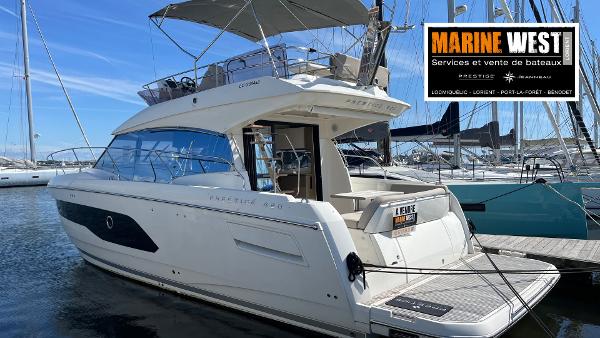 Prestige 420 Fly 2021 Prestige 420 Fly yacht docked at Marine West, showcasing luxury design.