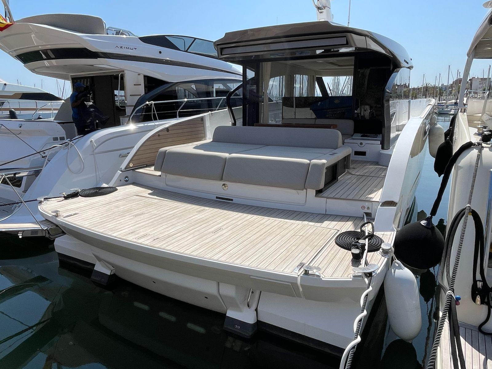2025 Azimut Seadeck 6