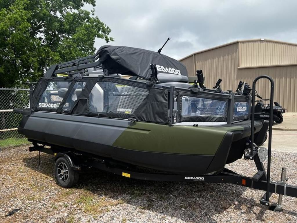 2025 Sea-Doo Switch™ Fish 18 - 170 Hp Galvanized