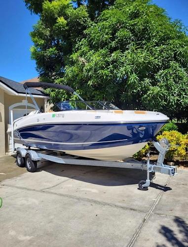 Bayliner VR6 Bowrider OB 2021 Bayliner VR6 Bowrider OB on a trailer in a driveway.