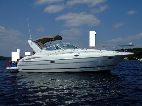 Cruisers Yachts 320 Express 2004 Cruisers Yachts 320 Express on calm water under a clear sky.